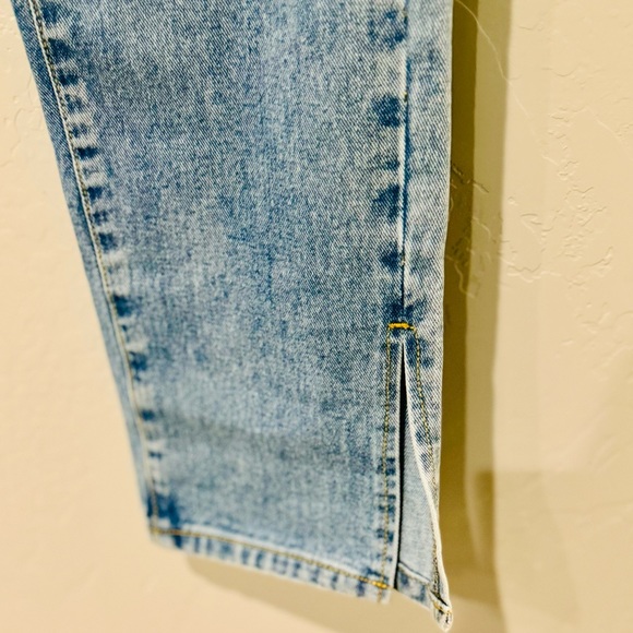 PrettyLittleThing Jeans Relaxed Fit High Rise Straight Leg Denim Light Wash SZ 4 - Picture 8 of 15